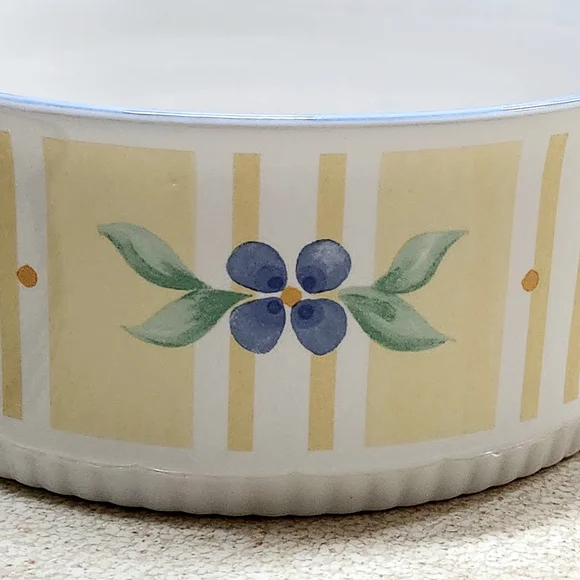 🌼 Pfaltzgraff Summer Breeze 2 Qt Covered Casserole – Vintage Stoneware Charm - Picture 6 of 11
